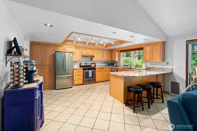 4823 W Tapps Dr E, Lake Tapps, WA 98391 - Photo 11