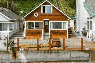 8339 Franklin Rd, Clinton, WA 98236 - Photo 1