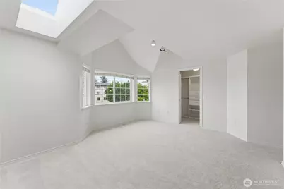 11732 Greenwood Avenue N, Seattle, WA 98133 - Photo 19