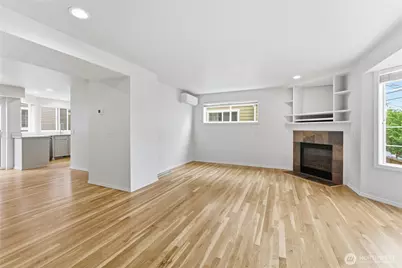11732 Greenwood Avenue N, Seattle, WA 98133 - Photo 9