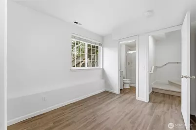 11732 Greenwood Avenue N, Seattle, WA 98133 - Photo 23