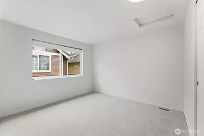 11732 Greenwood Avenue N, Seattle, WA 98133 - Photo 15