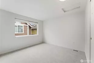 11732 Greenwood Ave N, Seattle, WA 98133 - Photo 15