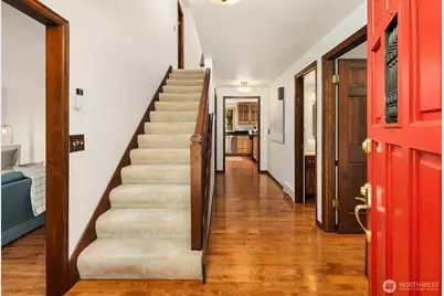 2302 126th Avenue NE, Bellevue, WA 98005 - Photo 3