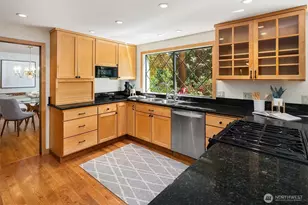2302 126th Ave NE, Bellevue, WA 98005 - Photo 9