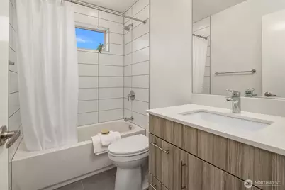 9230 Interlake Avenue N, Seattle, WA 98103 - Photo 21