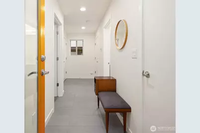 9230 Interlake Avenue N, Seattle, WA 98103 - Photo 3