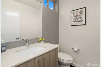 9230 Interlake Avenue N, Seattle, WA 98103 - Photo 15