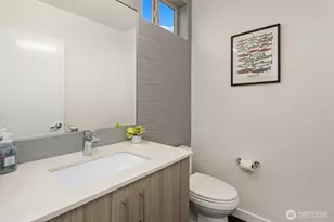 9230 Interlake Ave N, Seattle, WA 98103 - Photo 15