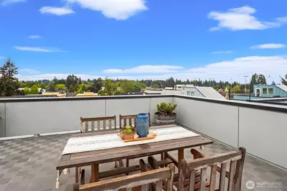 9230 Interlake Avenue N, Seattle, WA 98103 - Photo 27