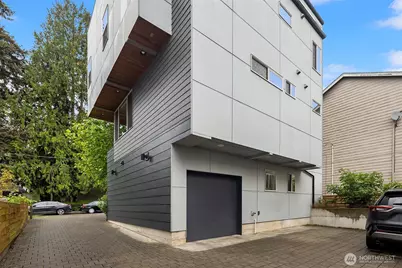 9230 Interlake Avenue N, Seattle, WA 98103 - Photo 27