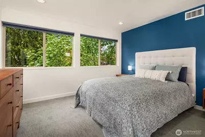 9230 Interlake Avenue N, Seattle, WA 98103 - Photo 19