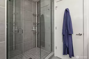9230 Interlake Ave N, Seattle, WA 98103 - Photo 23