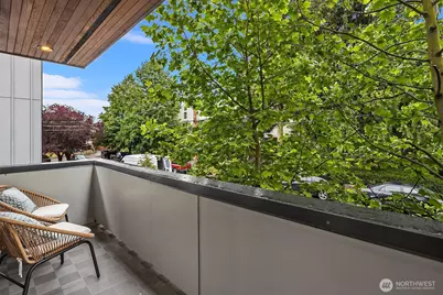 9230 Interlake Avenue N, Seattle, WA 98103 - Photo 17