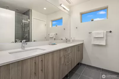 9230 Interlake Avenue N, Seattle, WA 98103 - Photo 25