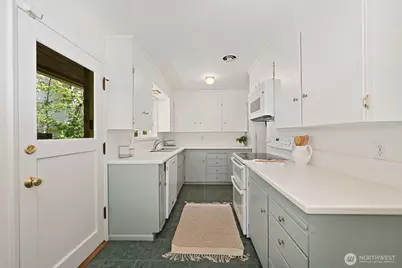 10801 12th Avenue NE, Seattle, WA 98125 - Photo 13