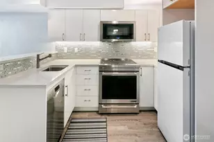 425 Vine St, Seattle, WA 98121 - Photo 7