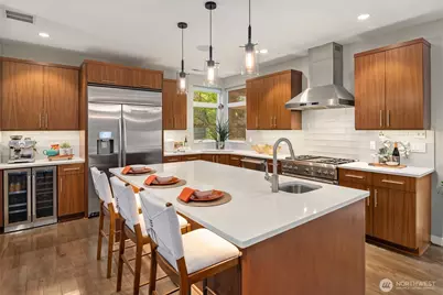 8221 21st Avenue NE, Seattle, WA 98115 - Photo 13
