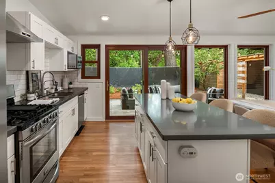 15634 SE 8th Street, Bellevue, WA 98008 - Photo 11