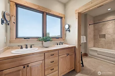300 Hawks Ridge Road, Chelan, WA 98816 - Photo 35