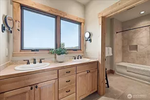 300 Hawks Ridge Rd, Chelan, WA 98816 - Photo 35