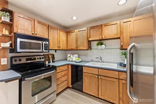 2350 10th Ave E, Seattle, WA 98102 - Photo 11