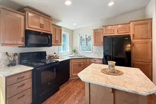 18425 NE 95th St, Redmond, WA 98052 - Photo 3