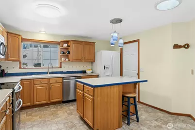 18204 59th Place W, Lynnwood, WA 98037 - Photo 7