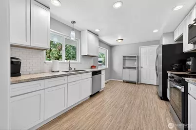 10612 Waller Road E, Tacoma, WA 98446 - Photo 9