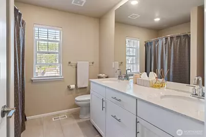 17525 Crossing Drive E, Puyallup, WA 98374 - Photo 29