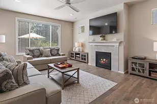 17525 Crossing Dr E, Puyallup, WA 98374 - Photo 13