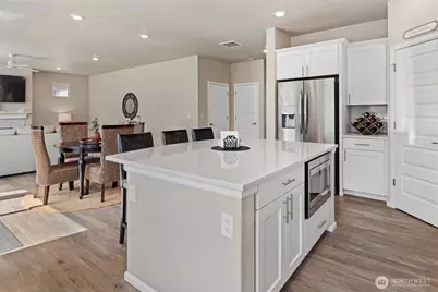 17525 Crossing Drive E, Puyallup, WA 98374 - Photo 7