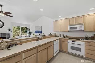 8221 53rd Ave W, Mukilteo, WA 98275 - Photo 23