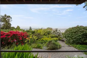 10879 Bill Point Cir NE, Bainbridge Island, WA 98110 - Photo 5