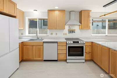 520 N 79th Street, Seattle, WA 98103 - Photo 15