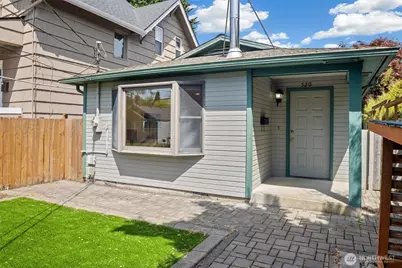 520 N 79th Street, Seattle, WA 98103 - Photo 1
