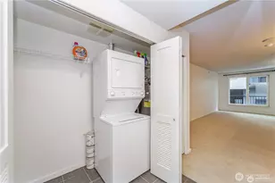 81 Clay St, Seattle, WA 98121 - Photo 9