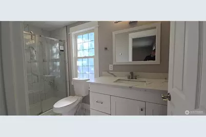 12053 70 Th Avenue S, Seattle, WA 98178 - Photo 7