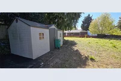 12053 70 Th Avenue S, Seattle, WA 98178 - Photo 3