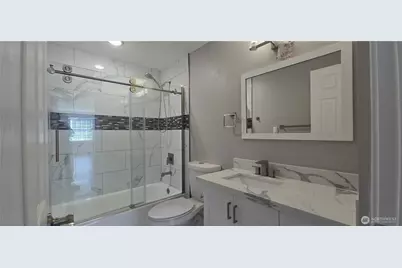 12053 70 Th Avenue S, Seattle, WA 98178 - Photo 9