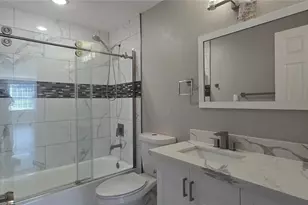 12053 70 Th Ave S, Seattle, WA 98178 - Photo 9