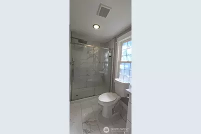12053 70 Th Avenue S, Seattle, WA 98178 - Photo 5