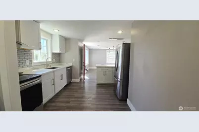 12053 70 Th Avenue S, Seattle, WA 98178 - Photo 13