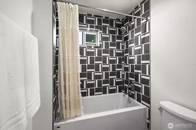 2851 NW 70th Street, Seattle, WA 98117 - Photo 33