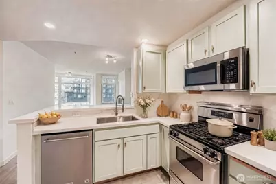 2607 Western Avenue #612, Seattle, WA 98121 - Photo 7