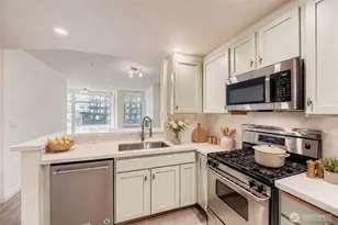2607 Western Ave, Seattle, WA 98121 - Photo 7