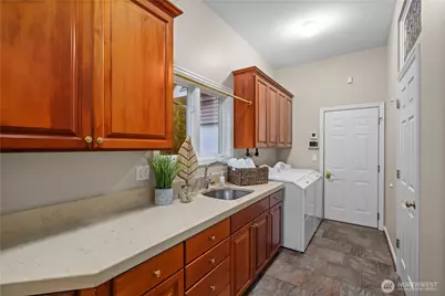 649 E Lake Sammamish Parkway SE, Sammamish, WA 98074 - Photo 31