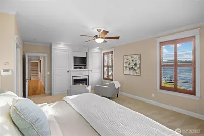 649 E Lake Sammamish Parkway SE, Sammamish, WA 98074 - Photo 13