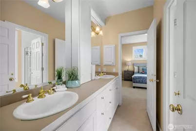 649 E Lake Sammamish Parkway SE, Sammamish, WA 98074 - Photo 27