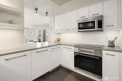 121 Vine Street #2506, Seattle, WA 98121 - Photo 11